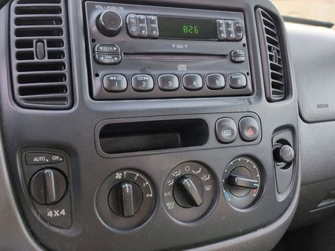 Used 2004 Ford Escape XLS image 27