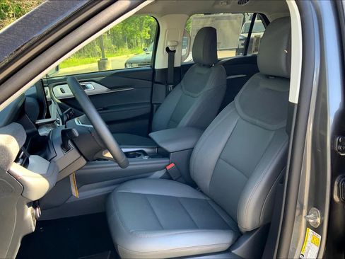 New 2025 Ford Explorer Active w/ Active Comfort Package image 9