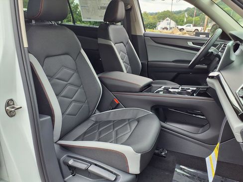 New 2026 Volkswagen Atlas Peak Edition AWD/4WD image 4