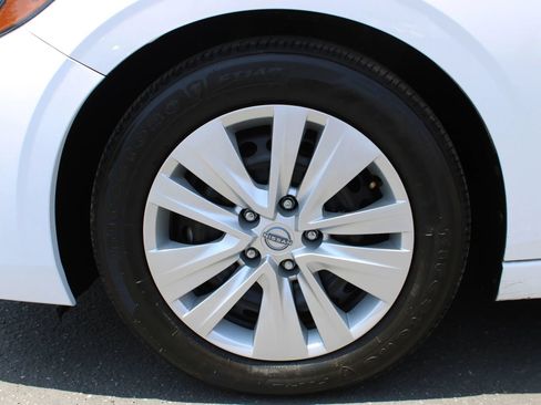 Used 2024 Nissan Sentra S FWD image 16