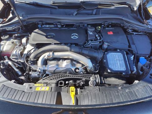 Used 2025 Mercedes-Benz GLA 250 4MATIC image 9