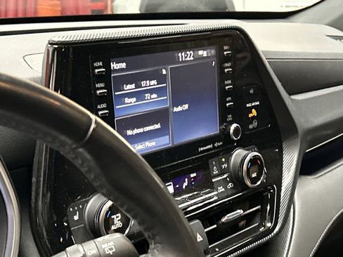 Used 2021 Toyota Highlander XSE FWD image 8