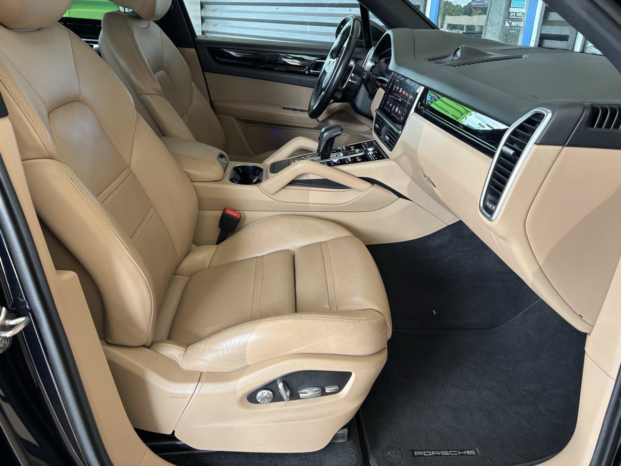 Used 2021 Porsche Cayenne E-Hybrid AWD/4WD image 16