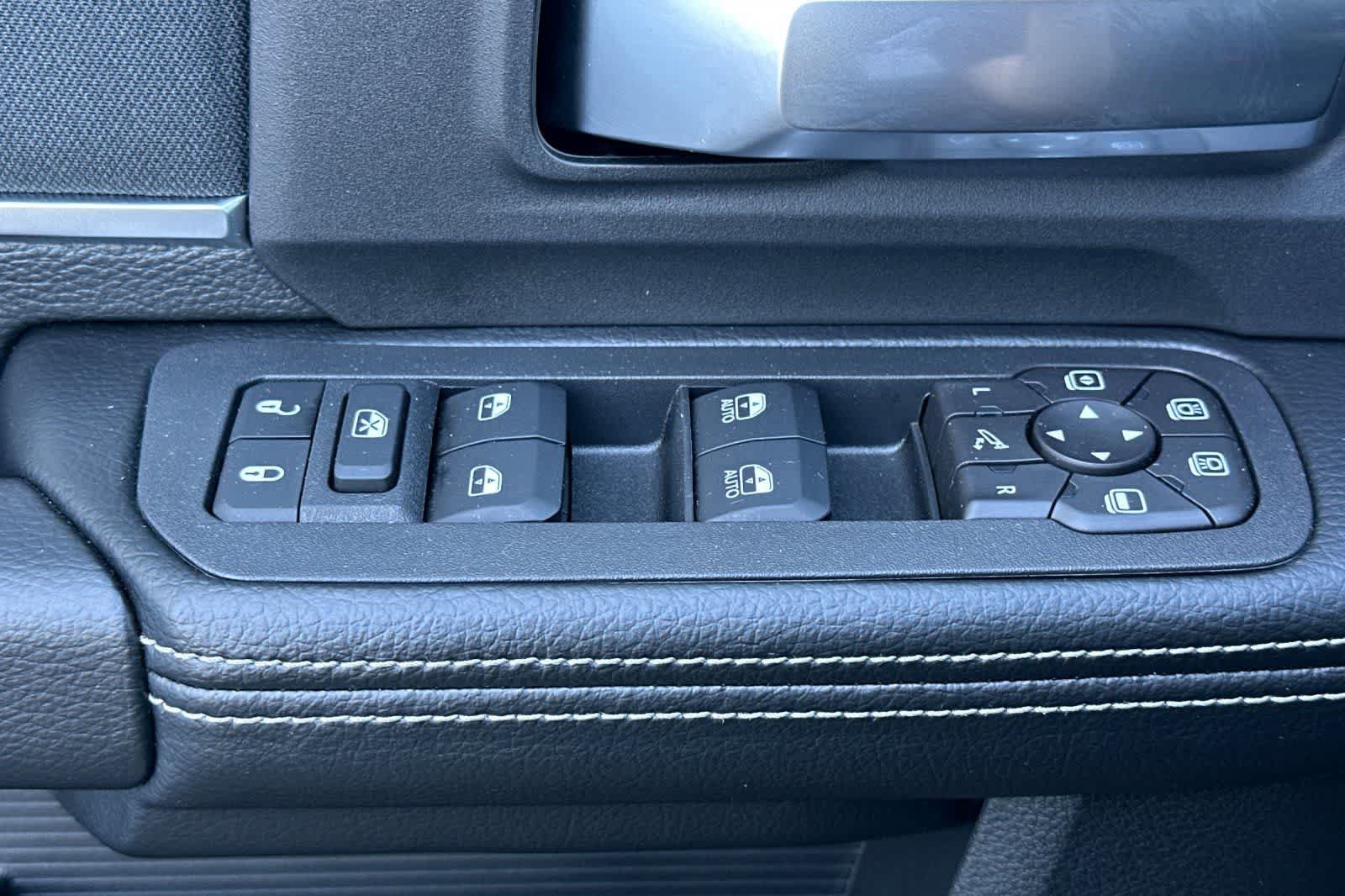 New 2026 RAM 3500 Big Horn AWD/4WD image 13