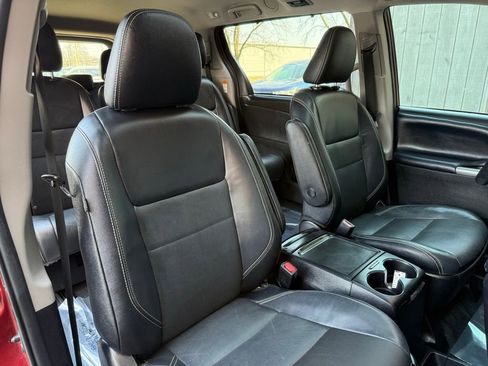 Used 2019 Toyota Sienna SE w/ SE Preferred Package image 20