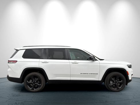 New 2025 Jeep Grand Cherokee L Altitude image 3