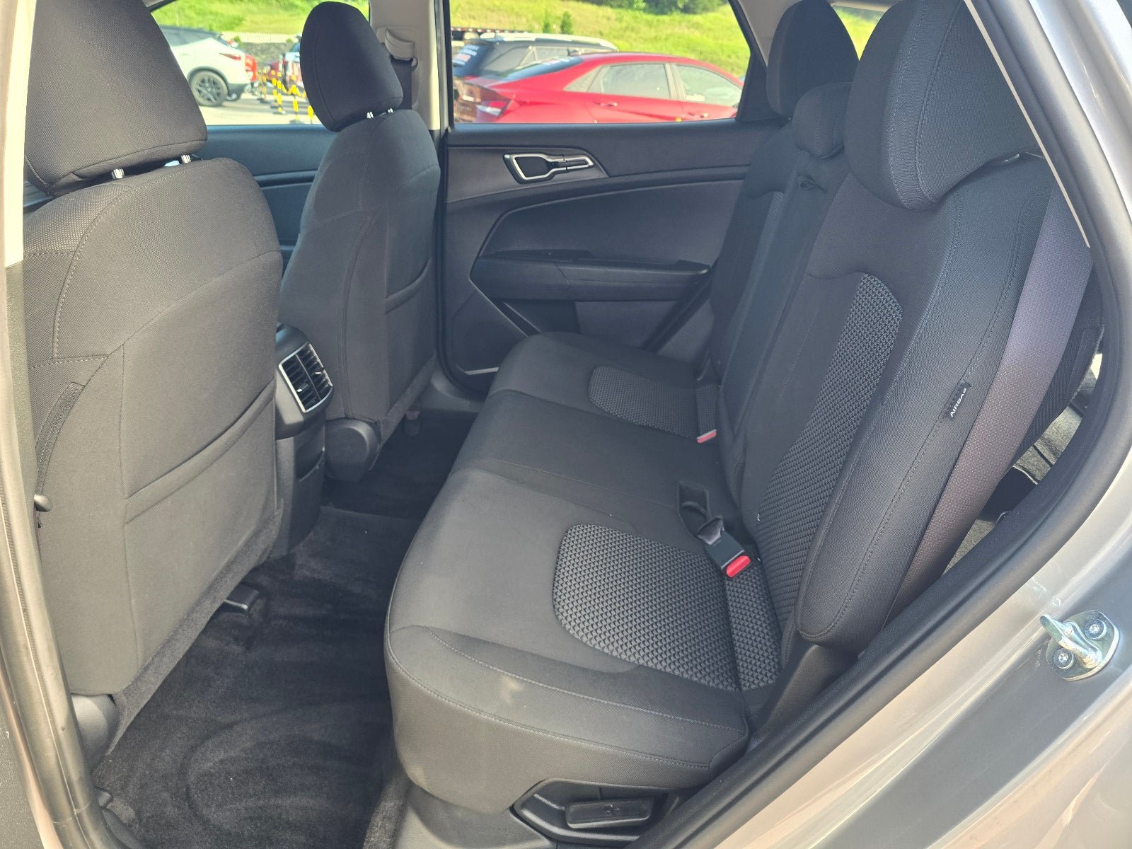 Used 2025 Kia Sportage LX FWD image 10