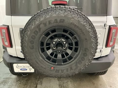 New 2026 Ford Bronco Outer Banks w/ Sasquatch Package AWD/4WD image 5