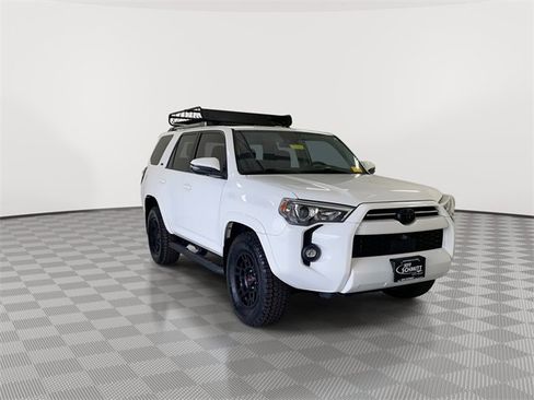 Used 2023 Toyota 4Runner SR5 Premium image 2