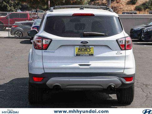 Used 2018 Ford Escape SE w/ SE Sync 3 Package AWD/4WD image 3