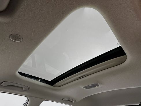 Used 2023 Hyundai Venue SEL image 25