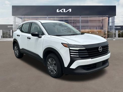 Used 2025 Nissan Kicks S FWD image 1