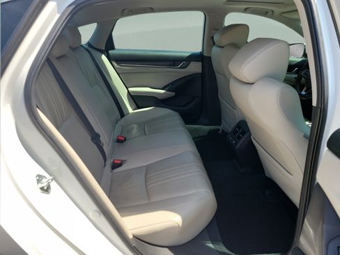 Used 2022 Honda Accord Touring image 10