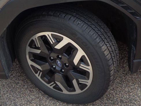 Used 2025 Subaru Forester Premium AWD/4WD image 18