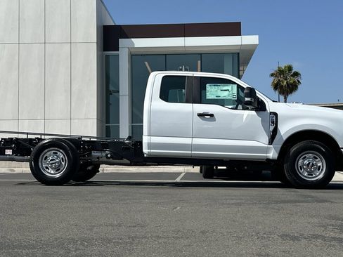 New 2026 Ford F250 XL w/ XL Chrome Package RWD image 2