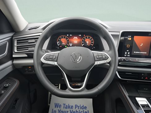 Used 2024 Volkswagen Atlas Peak Edition SE AWD/4WD image 17