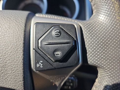 Used 2015 Toyota Tacoma Base image 22