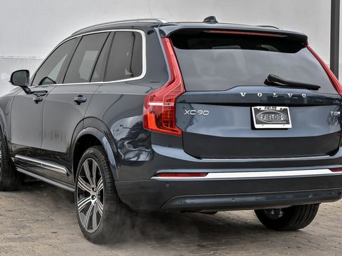 Used 2025 Volvo XC90 T8 Plus w/ Protection Package Premier image 5