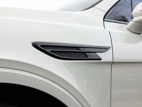 Used 2023 Bentley Bentayga Extended Wheelbase image 21