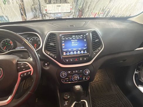 Used 2017 Jeep Cherokee Limited w/ Technology Group image 14