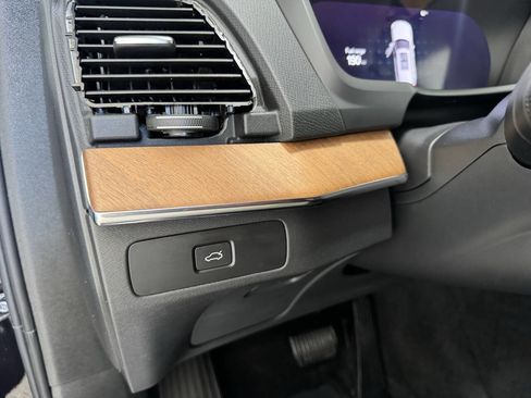 Used 2024 Volvo XC90 B6 Core w/ Protection Package Premier image 24