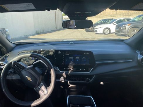 Used 2025 Chevrolet Equinox LT image 32