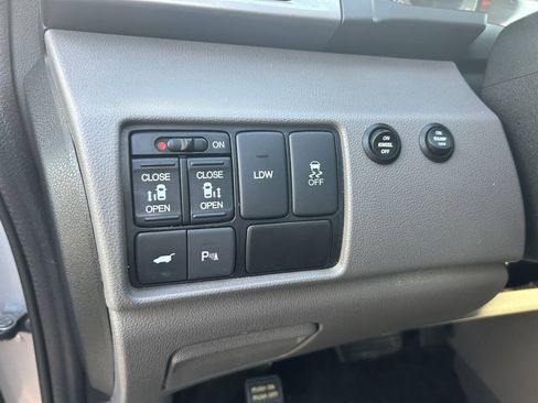 Used 2015 Honda Odyssey Touring Elite image 30