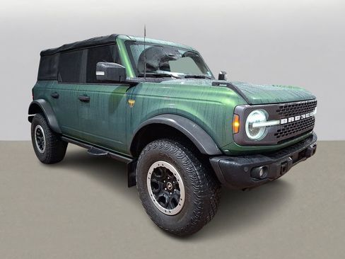 Used 2022 Ford Bronco Badlands image 3
