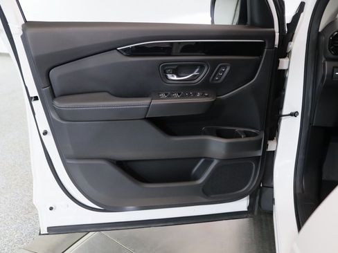 Used 2024 Honda Pilot Touring image 12