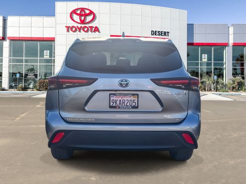 Certified 2024 Toyota Highlander LE FWD image 6