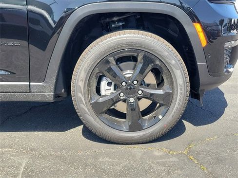 New 2025 Jeep Grand Cherokee L Limited w/ Luxury Tech Group II image 5