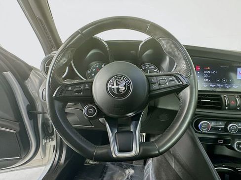 Used 2023 Alfa Romeo Giulia Ti AWD/4WD image 13