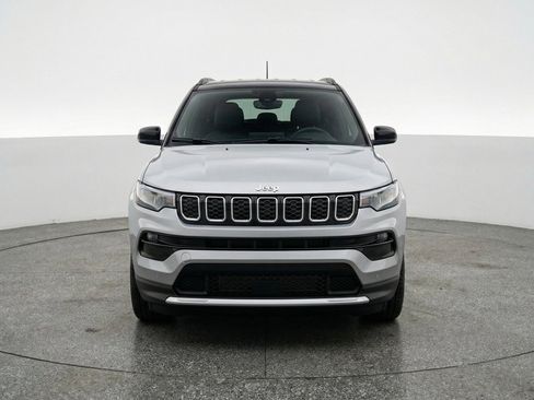 Used 2025 Jeep Compass Limited AWD/4WD image 2