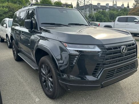 Used 2024 Lexus GX 550 w/ Accessory Package (Z1) image 3