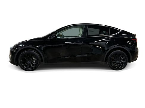 Certified 2023 Tesla Model Y Long Range AWD/4WD image 3