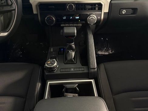 Used 2024 Toyota Tacoma TRD Off-Road image 21