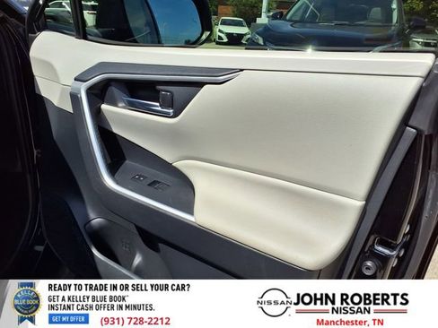 Used 2022 Toyota RAV4 XLE Premium image 20