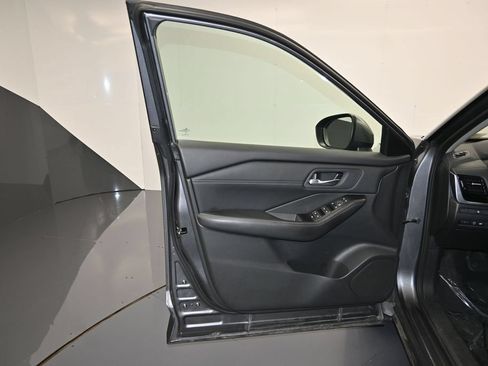 Used 2024 Nissan Rogue SL AWD/4WD image 10