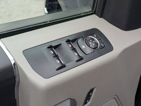 Used 2015 Ford F150 XLT image 11