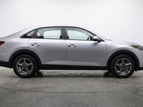 Used 2025 Kia K4 LXS image 11