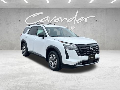 New 2026 Nissan Pathfinder SL image 2