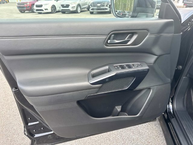 Used 2026 Nissan Pathfinder SV AWD/4WD image 25