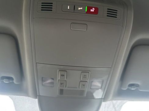 Used 2024 Volkswagen Taos SE image 28