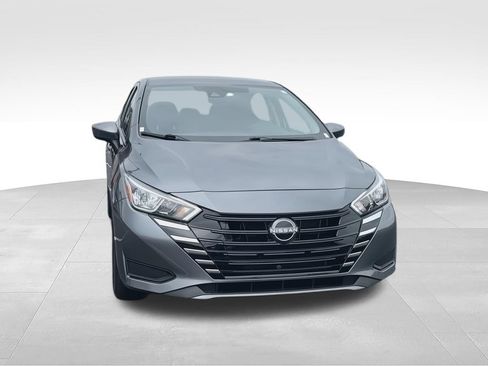 Used 2023 Nissan Versa SV FWD image 3