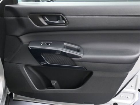 Used 2025 Nissan Pathfinder SV image 33