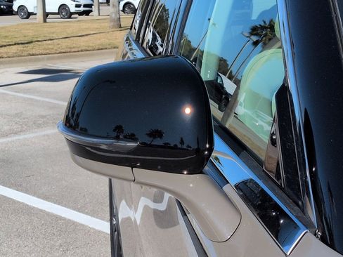 Used 2026 Lincoln Aviator 2WD image 13
