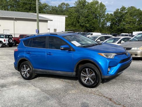 Used 2018 Toyota RAV4 XLE image 2