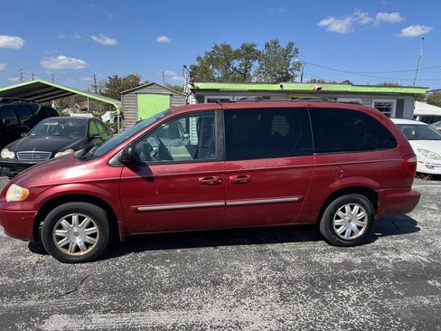 Used 2006 Chrysler Town & Country Touring image 7