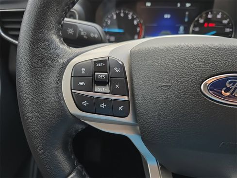 Used 2021 Ford Explorer XLT w/ Equipment Group 202A image 18