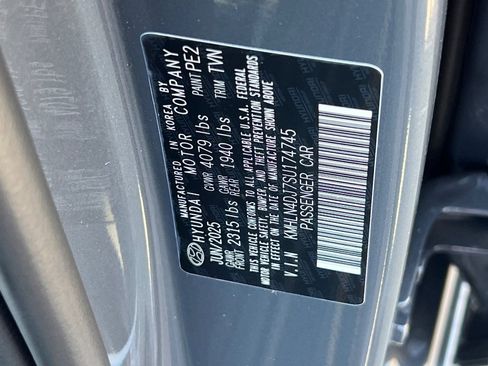 New 2025 Hyundai Elantra Limited image 22